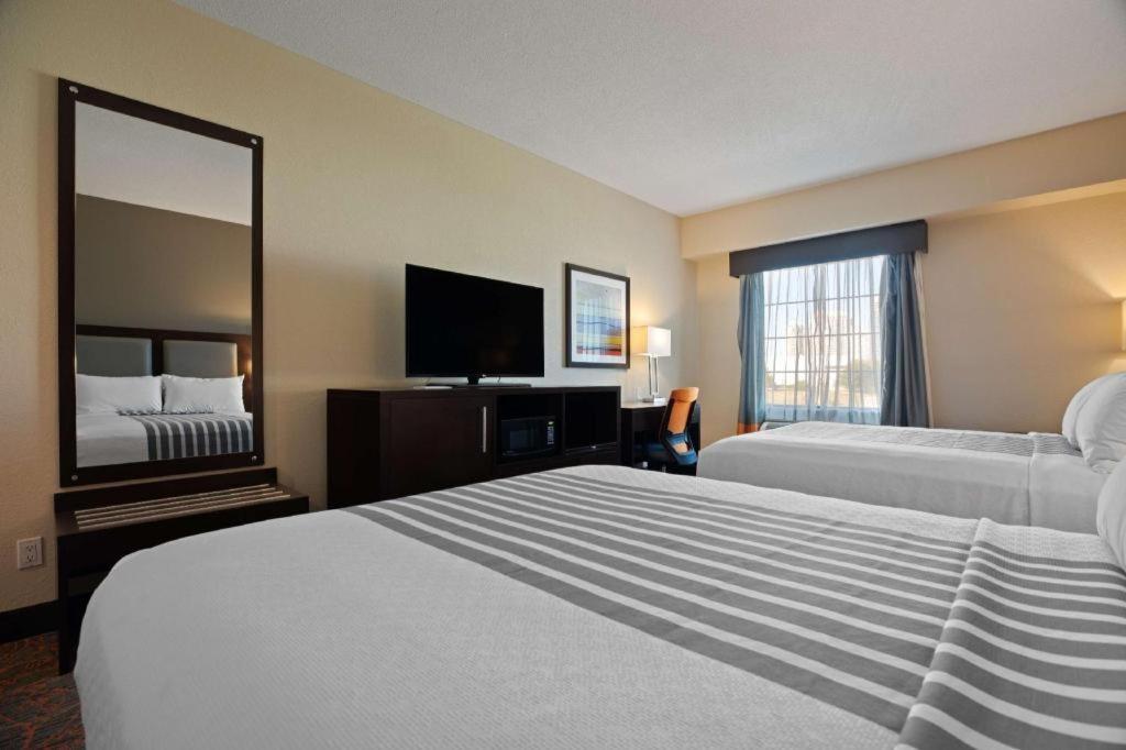 Best Western Plus Executive Inn Toronto Bagian luar foto