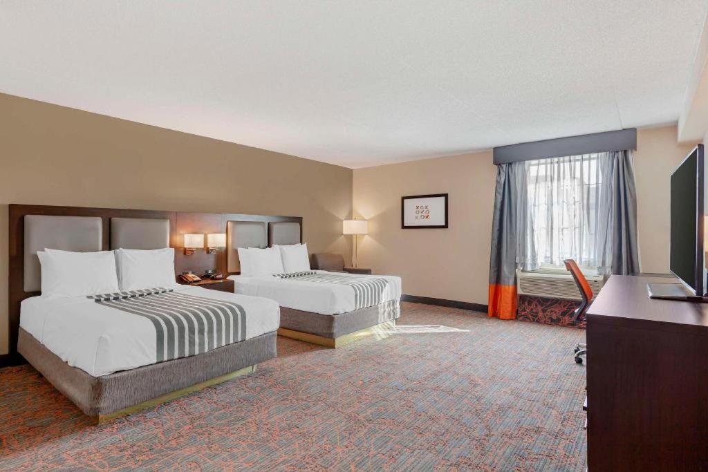 Best Western Plus Executive Inn Toronto Bagian luar foto