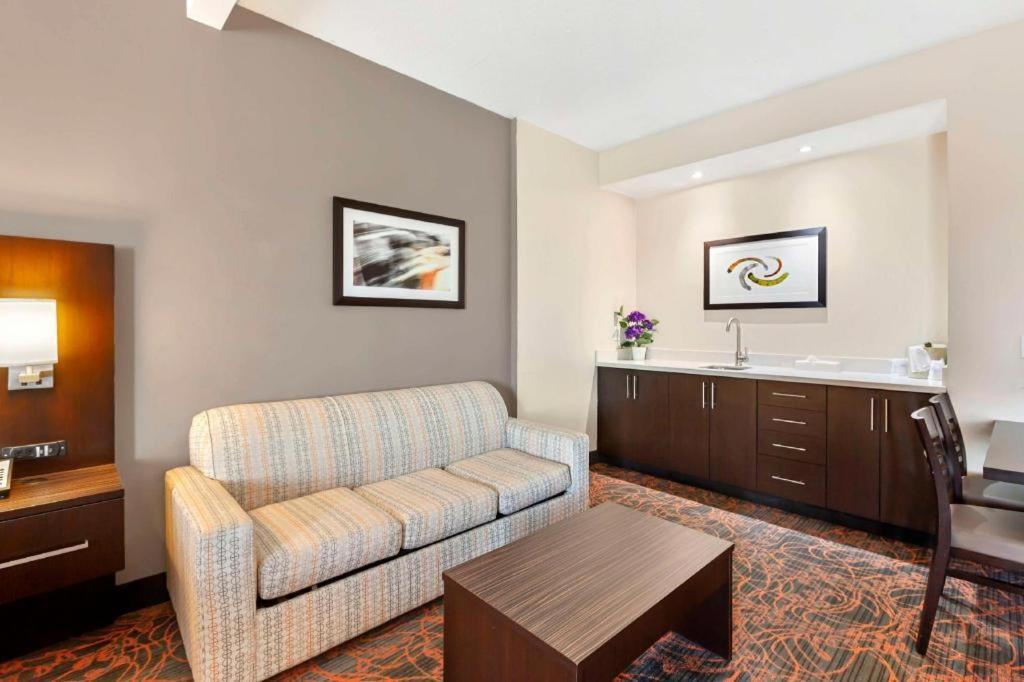 Best Western Plus Executive Inn Toronto Bagian luar foto