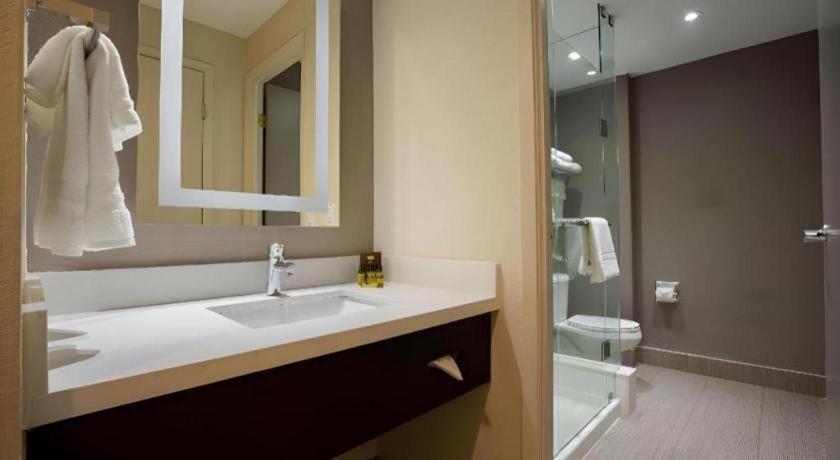 Best Western Plus Executive Inn Toronto Bagian luar foto